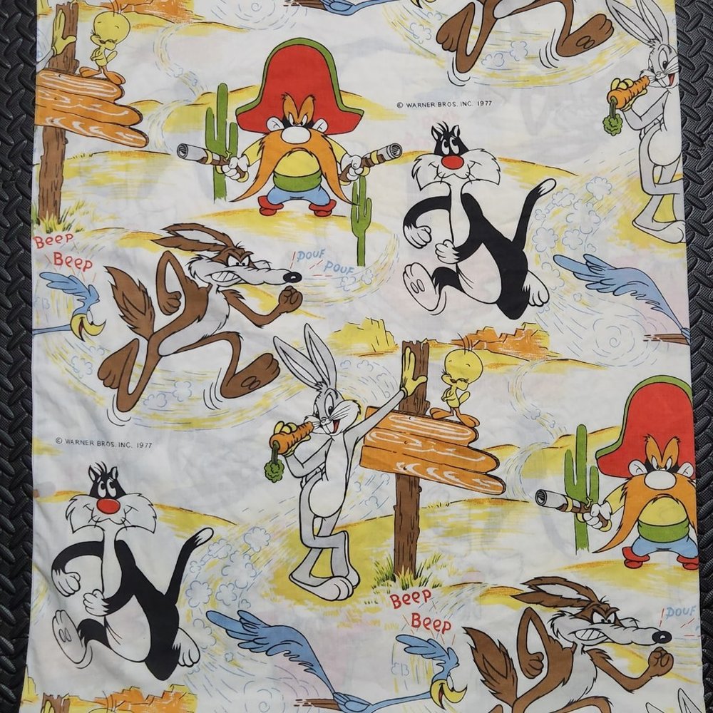 Vintage 1977 Looney Tunes Twin Flat Sheet Bedding Fabric Bugs Bunny Sylvester #1